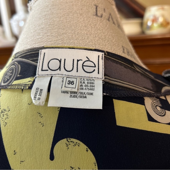 Laurel by Escada 100% Silk Blouse in Excellent w.  Size 36/US 6. - Picture 10 of 12